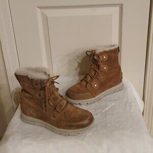 Sorel Women's Explorer Joan boots in a camel brown and ancient fossil color Sz 7